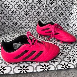 Adidas Goletto Kids unisex Bright hot Pink soccer cleats Sneakers Sz 1